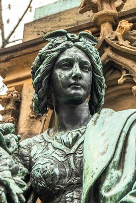 Theresienplatz Martin-Behaim-Denkmal 